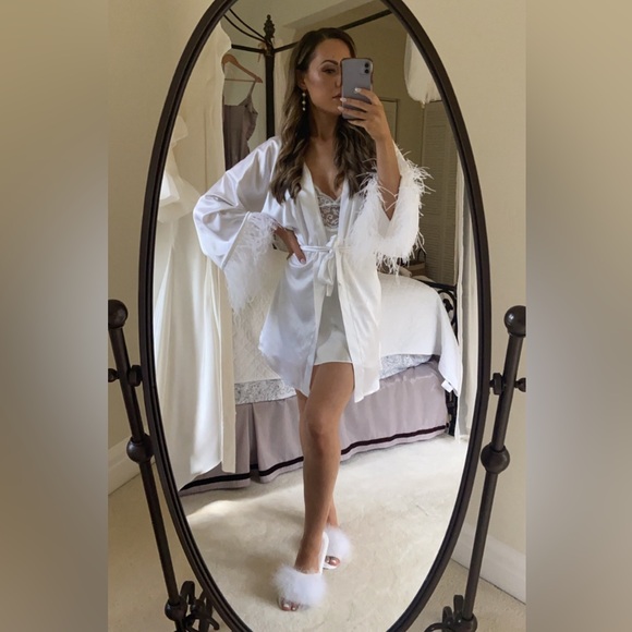 The RobeUA Silk Bridal Robe - Picture 8 of 16